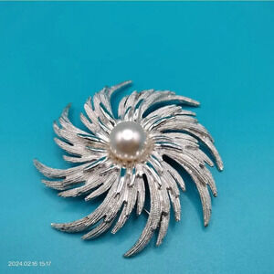 Sarah Coventry Large Faux Pearl & Silver Tone Brooch - Signed - Circa 1960's